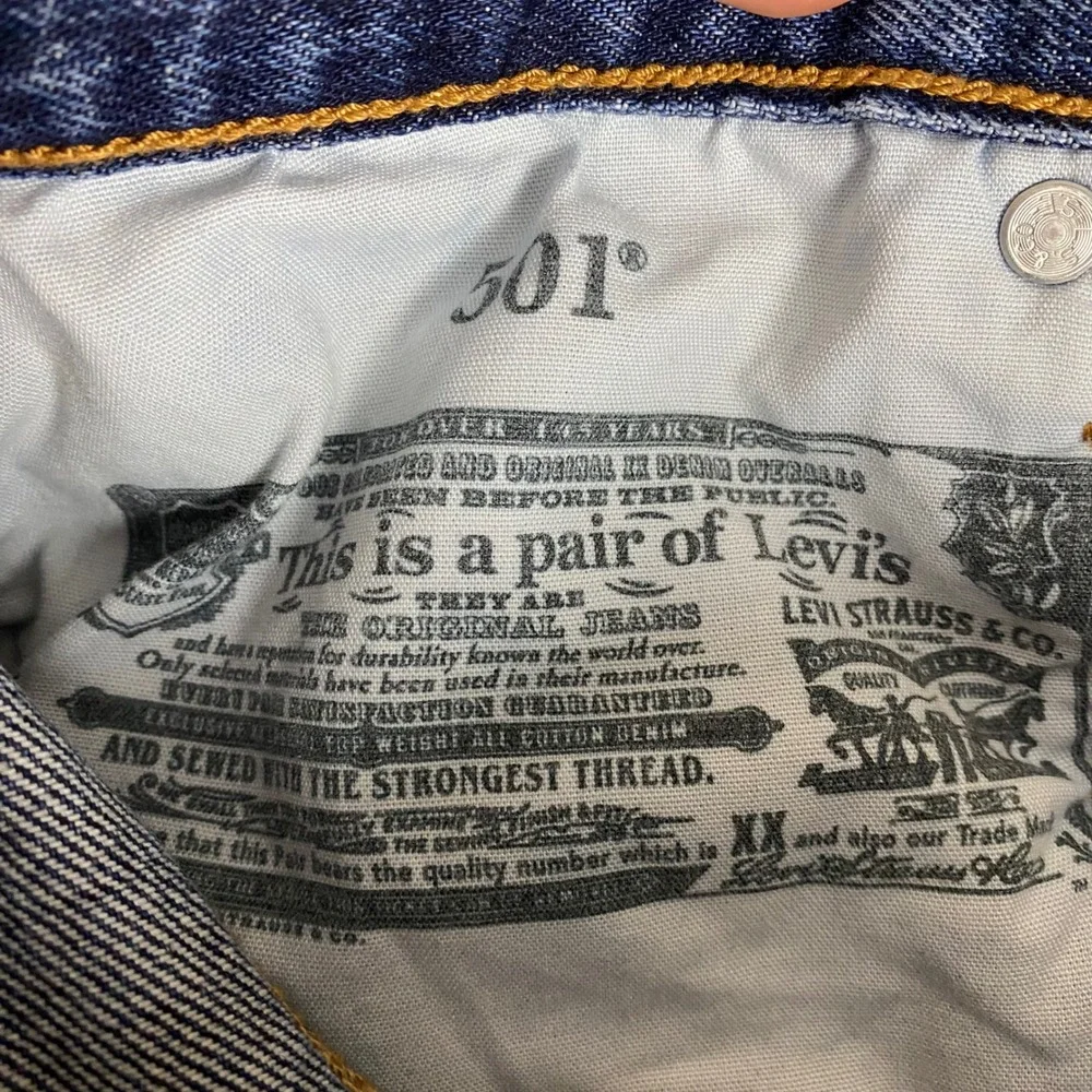Levis 501 Original Straight Leg Button Fly Jeans Mens 26 Blue‎ Indigo